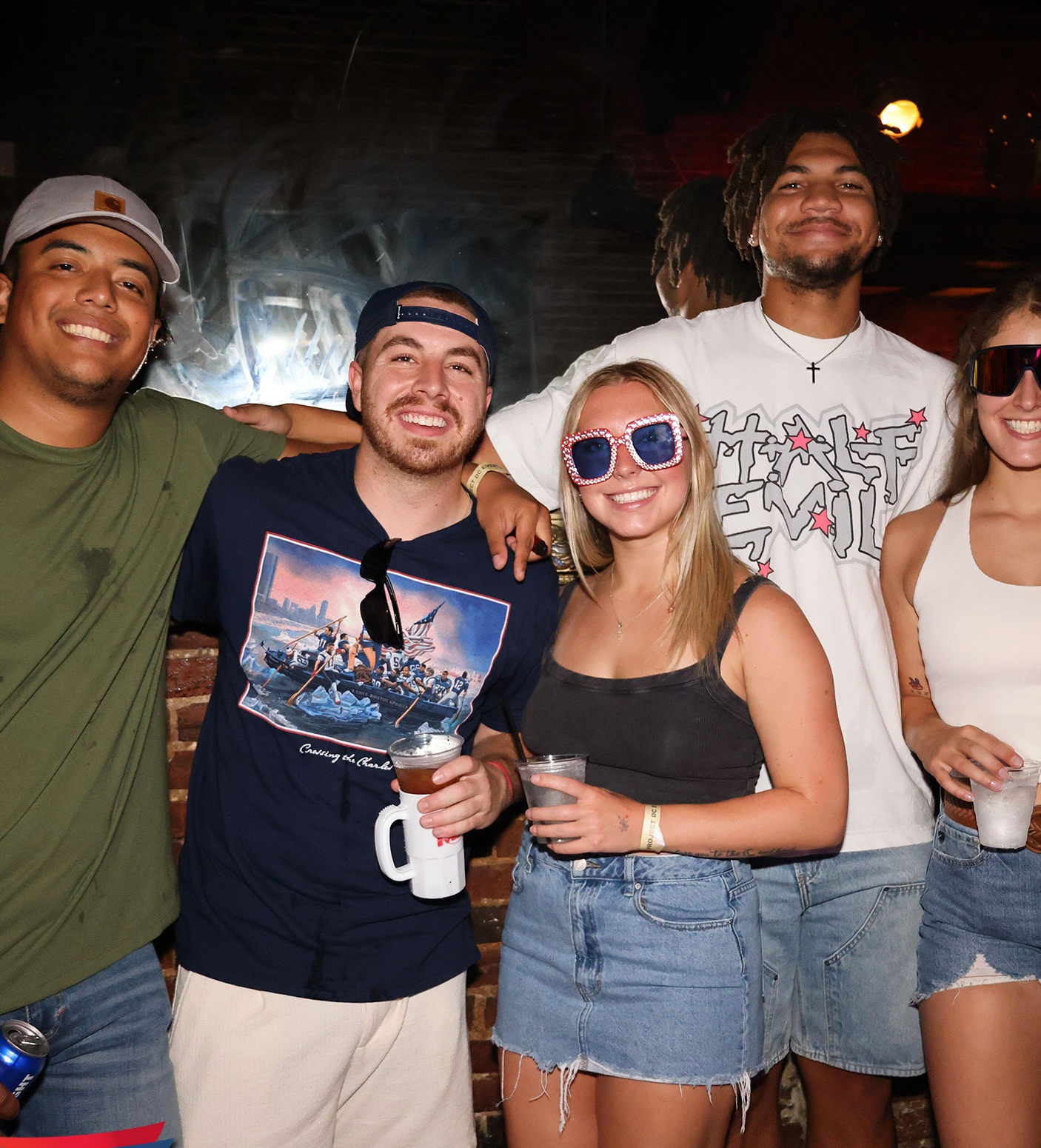 <p>The Best Pub Crawl Events in Your City.</p>
